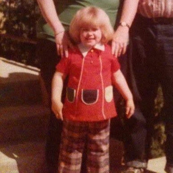 Meet your Posher, Suz!  Check out her stunning 70s fashions in the pics! - Picture 5 of 5